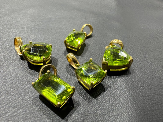 14 kt Yellow Gold Peridot pendant